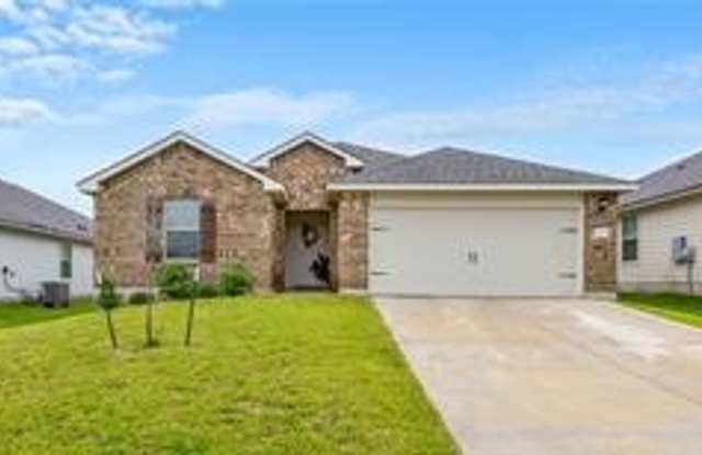 Photo of LAKE POINTE TERRACE! 4-bedroom 2-bathroom house!