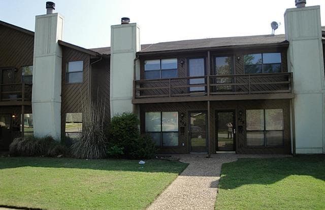 426 Shawnee Avenue - 426 South Shawnee Avenue, Bartlesville, OK 74003