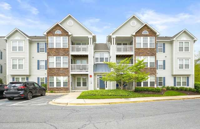Beautifully maintained and updated 3rd floor condo in Ballenger Creek available late February!