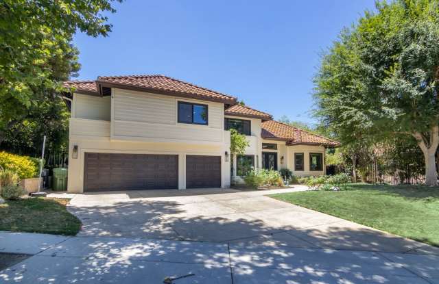 Spectacular Entertainer's Home Located in Calabasas
