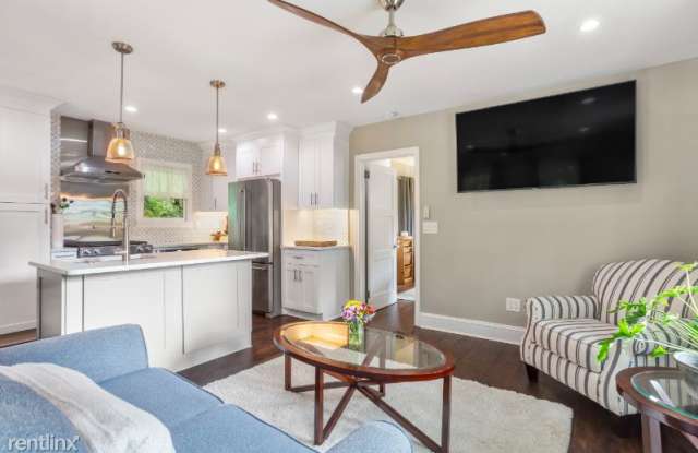 1032 Oakdale Rd NE Carriage House