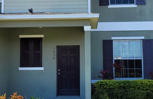 Spacious 3/3 townhome + attached 2-car garage!