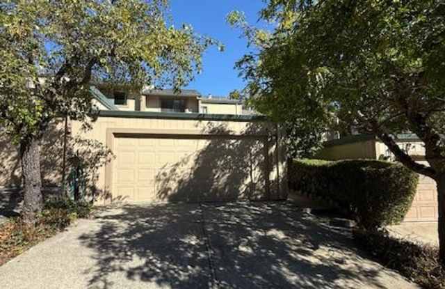 Photo of 21 Larkspur Lane