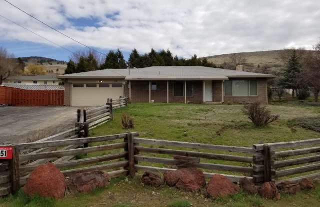 Beautiful 3 Bedroom 2 bath