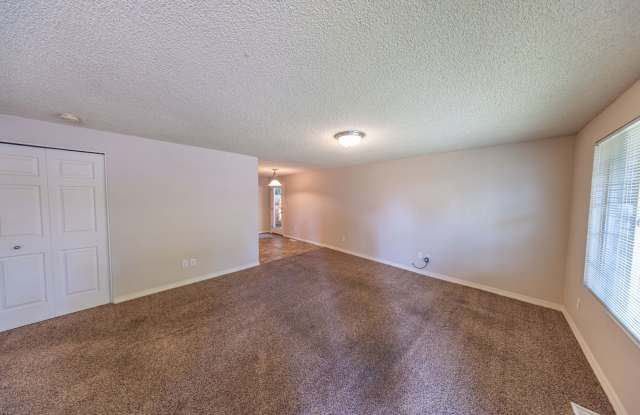 Two bedroom condo in Washougal - Includes Central AC