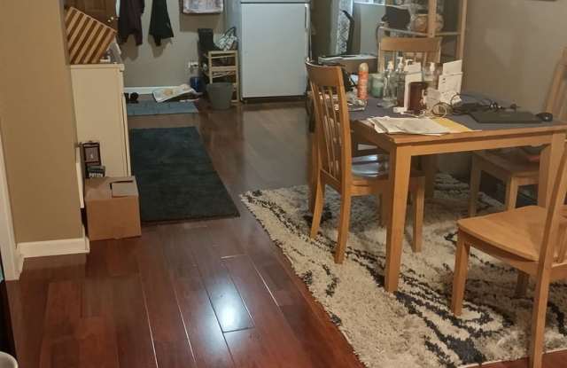 905 Thomas Avenue unit: Garden