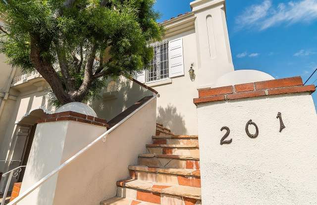 201 South Detroit Street