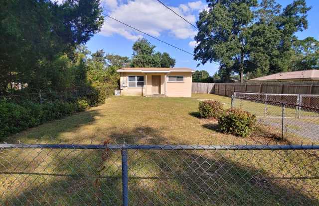 Photo of Spacious West Side 1BR/1BA Home with Fenced Yard