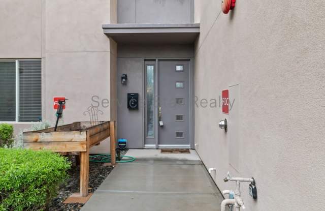 1742 E Cheery Lynn Rd