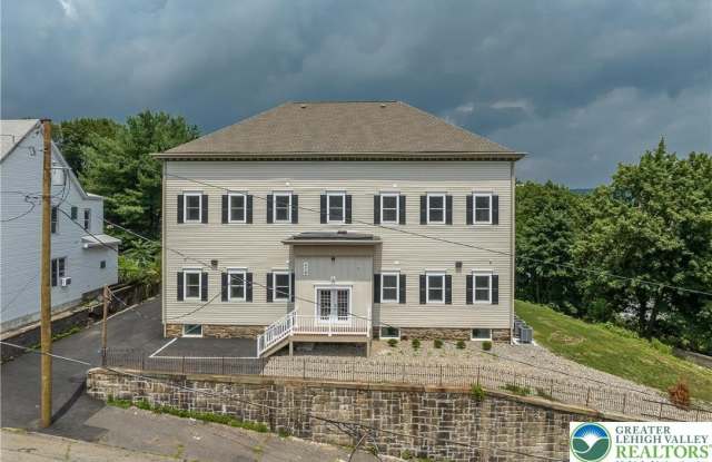 418 W Race Street