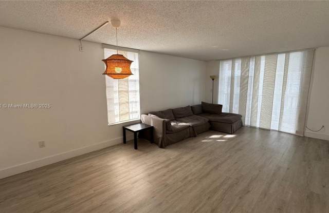 9688 Fontainebleau Blvd