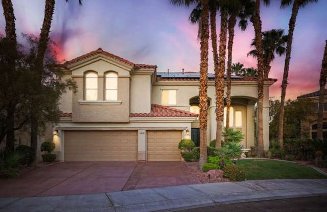 5 Bedroom Luxury Home In Peccole Ranch!