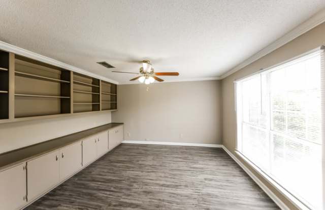 2737 West Aberdeen Drive