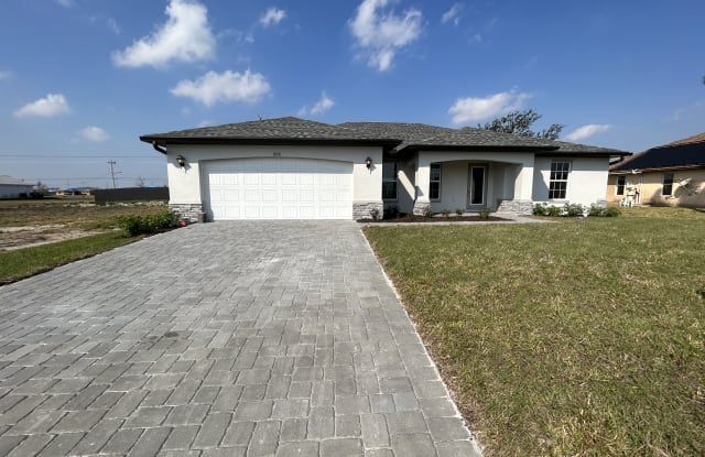 1000 NW 7th Pl - 1000 Northwest 7th Place, Cape Coral, FL 33993