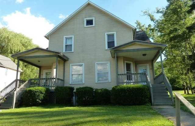 120 W Sixth Street, lower