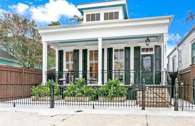 2837 PONCE DE LEON Street