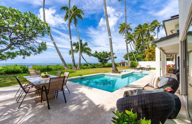 Paradise Beach Estate: Beachfront 6BR w/ Pool, Guest Suite  Pickleball