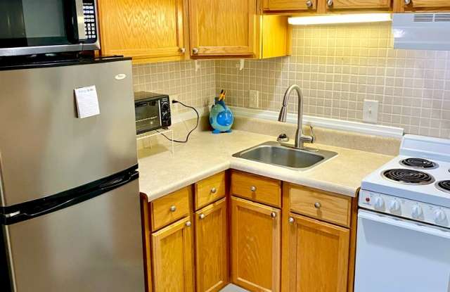 1BR/1BA Condo with Utilities Included in Fairfield Harbour Marina Community!