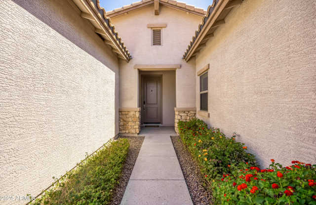 2695 E RAKESTRAW Lane