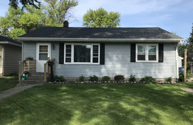 1711 5th St S - 1711 5th Street South, Moorhead, MN 56560