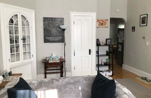 Photo of 1304 E Potter, Lower