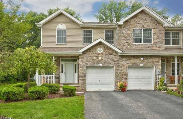 215 Raymound Blvd