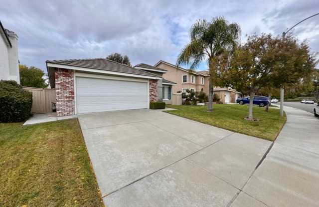 Charming 3 Bedroom, 2 Bathroom South Temecula Home with Spacious Backyard