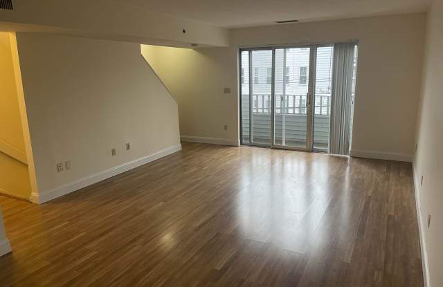 2-bed  1.5 bath Townhouse with AC in Boston Landing Family + Pet Friendly