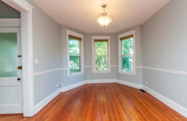 Photo of 1505 W Wellington Avenue