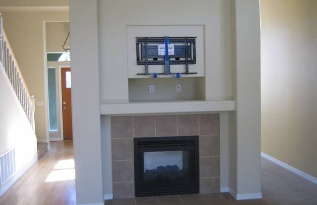 $1,000 off 1st Month's Rent!!! Gorgeous River Canyon Community Home!