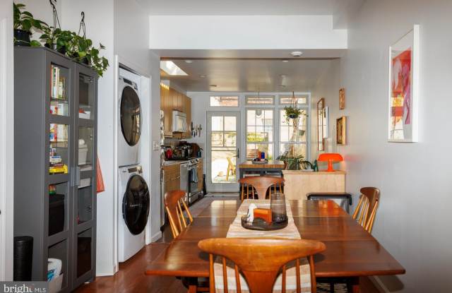 1213 N HANCOCK STREET