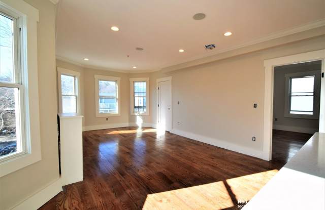 3916 Washington Street