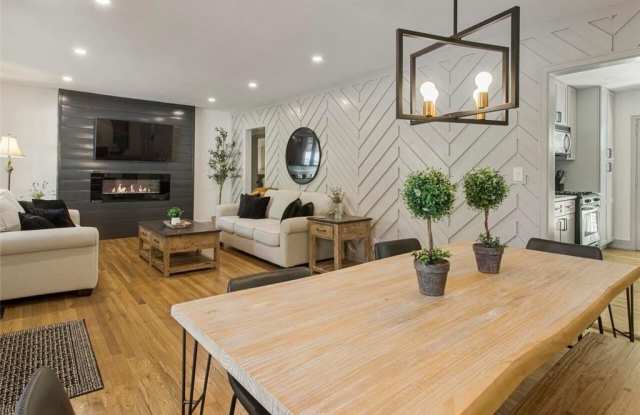 Photo of 1572 Berkeley Lane NE