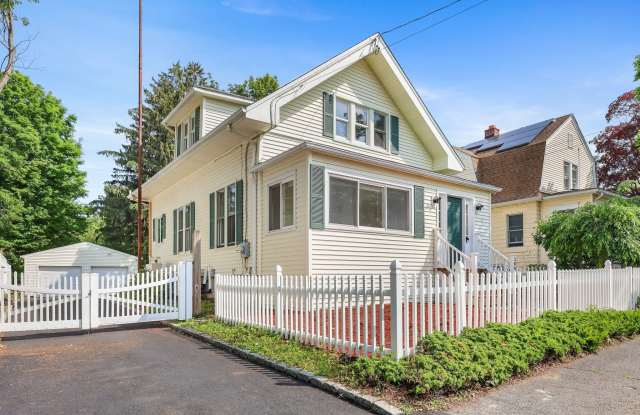 Photo of 366 Suburban Avenue