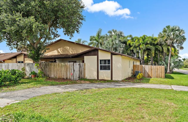 8667 SE Uranus Ter Terrace SE - 8667 Uranus Ter, Palm Beach County, FL 33403