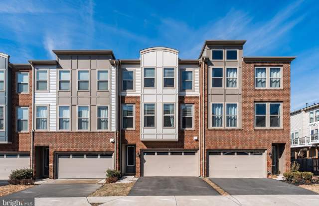 42506 DOGWOOD GLEN Square