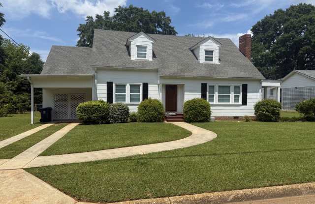 Photo of Beautiful 4 Bed 3 Bath Home Fully Furnished Available in August!
