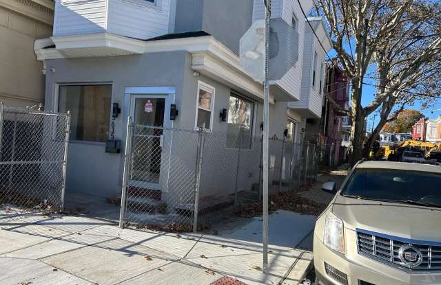 Photo of 5635 BROOMALL Street unit: 5635