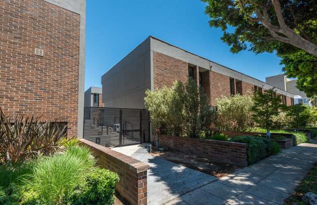 Modern Luxury Townhome in Prime Beverly Hills
