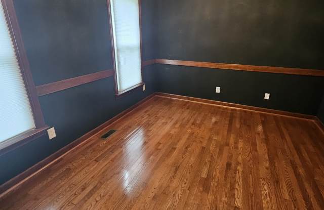 402 East Raintree Lane