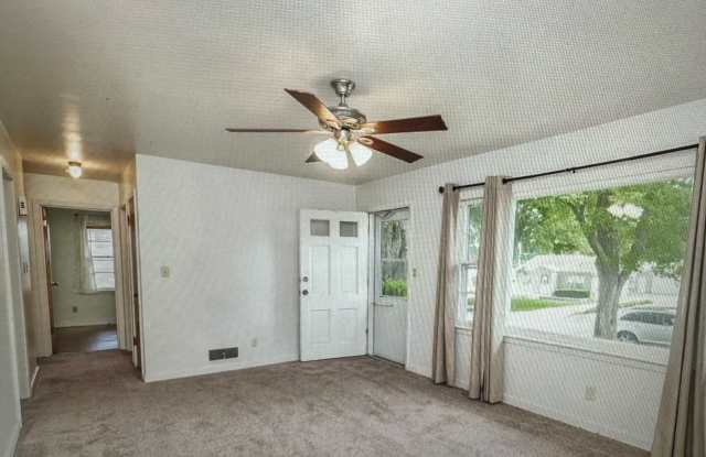 3 Bedroom Single Family Home at 1521 Patton Waterloo, IA 50702