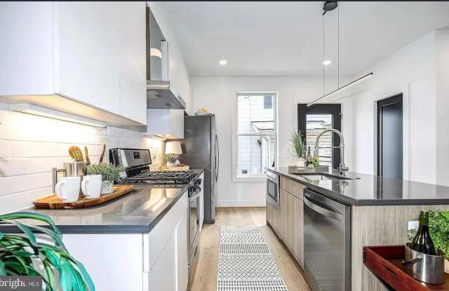 1018 BRYANT Street NE unit: 2