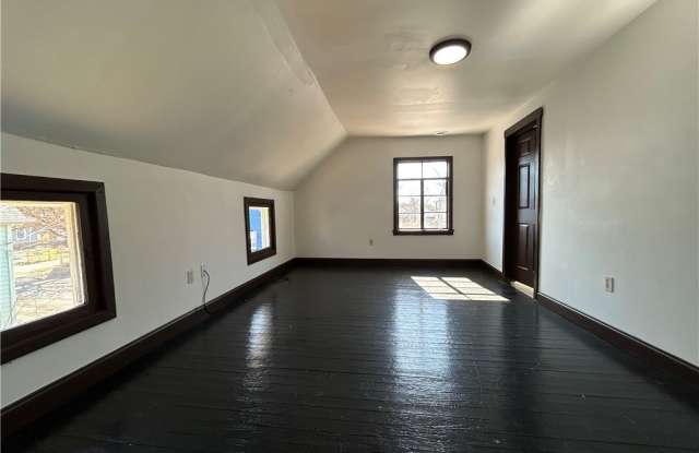 5910 Pilsen Avenue unit: Up