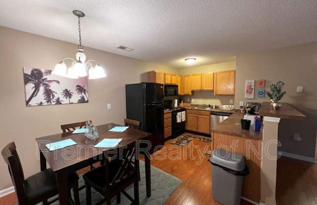 1960 Crest Hollow Dr