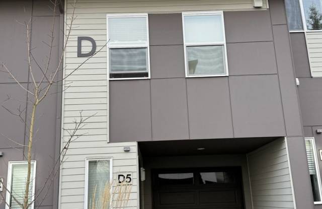 Photo of Modern Lynnwood 3BD/3BTH Townhome for Lease! Small Pet Friendly!