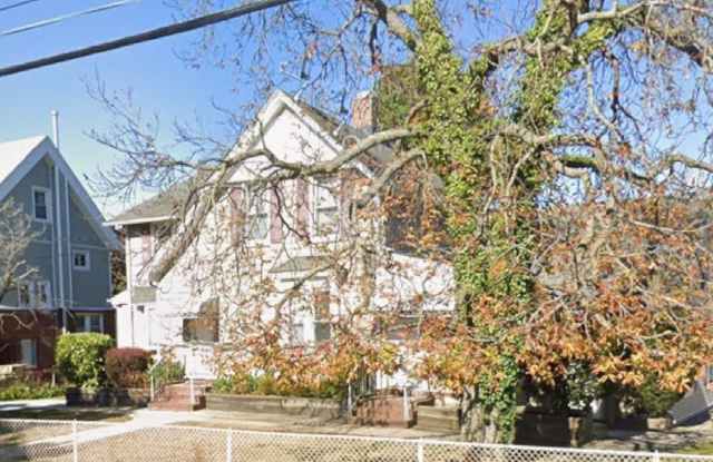 Photo of 1148 West Broadway