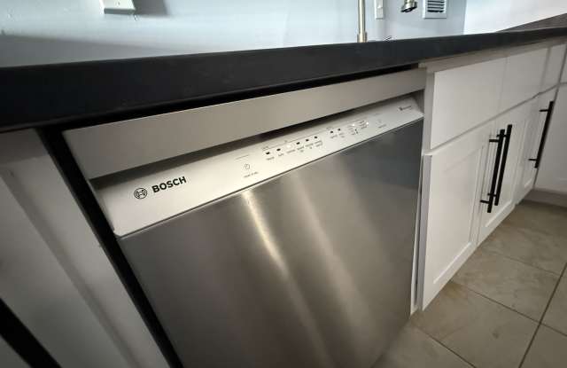 Photo of 1121 N Albion Street