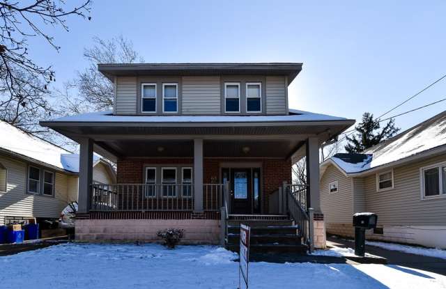 30 E 4TH AVE