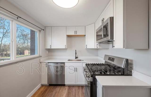 319 Macassar Dr