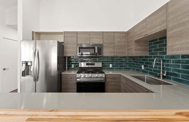 MidTown Gem - Fully Renovated W Large Rooms